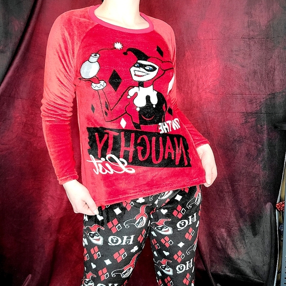 Hot Topic Other - Harley Quinn Xmas fuzzy pj set ♦️